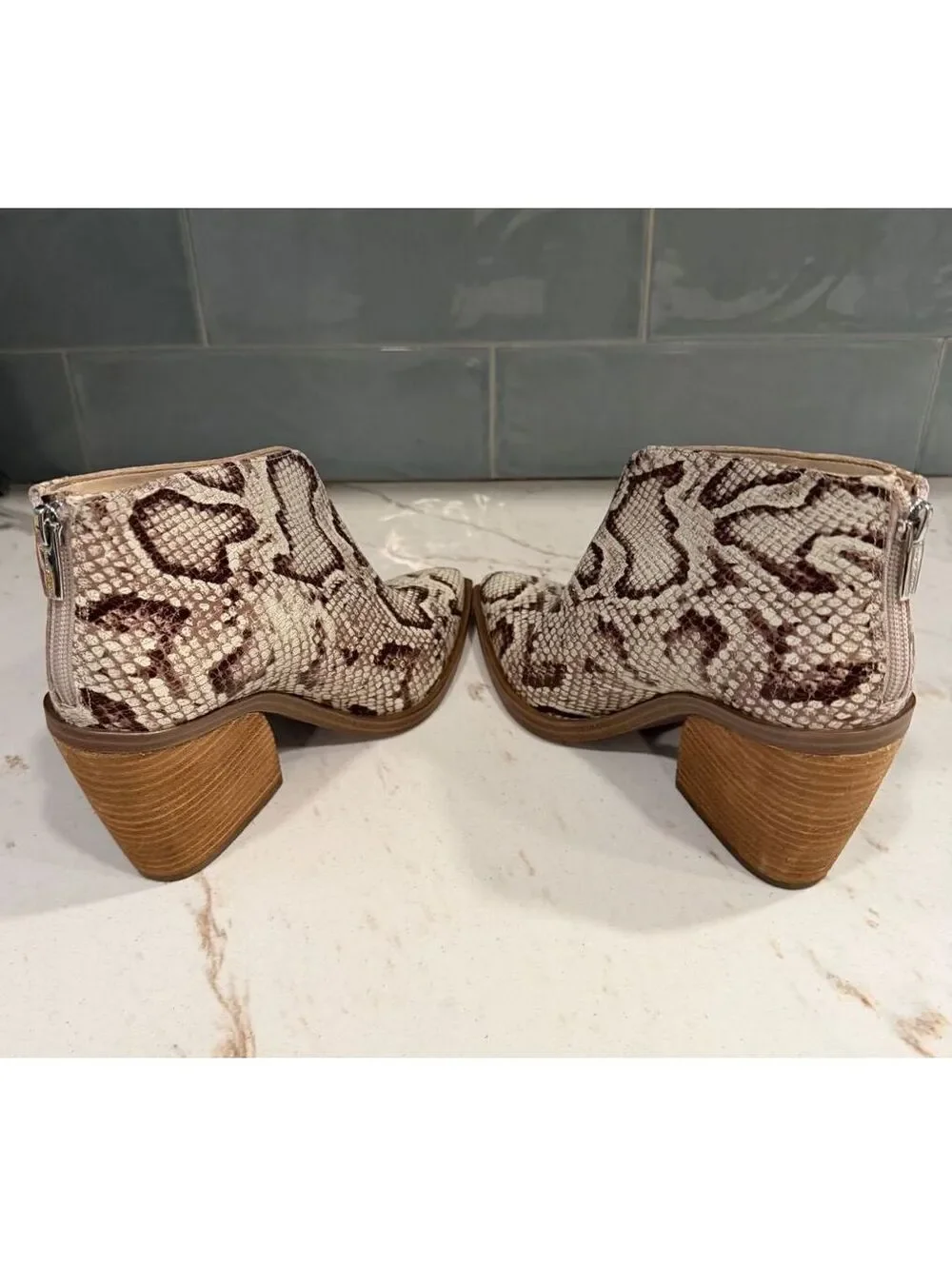 Vince Camuto vince camuto